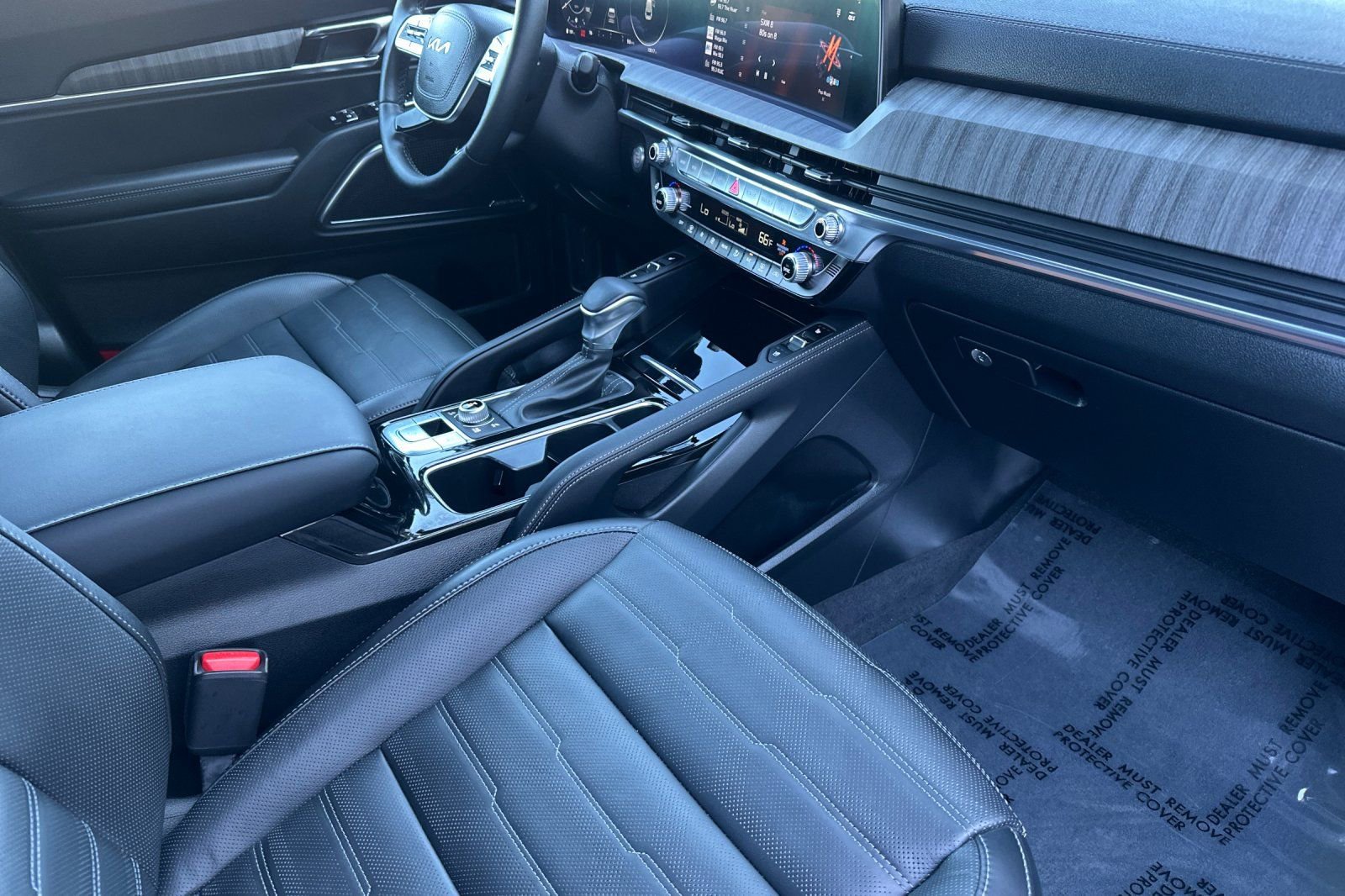 Certified 2024 Kia Telluride SX Prestige w/ Towing Package image 20