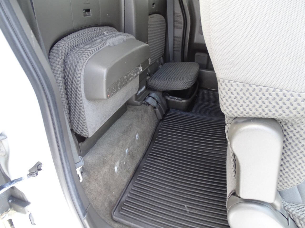 Used 2013 Nissan Frontier SV image 29