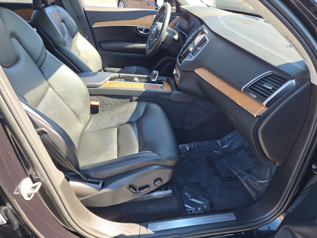 Used 2023 Volvo XC90 T8 Core image 11