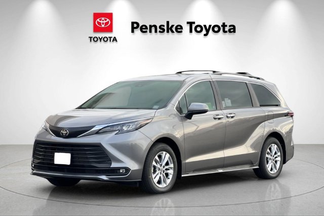 New 2026 Toyota Sienna XLE AWD/4WD image 8