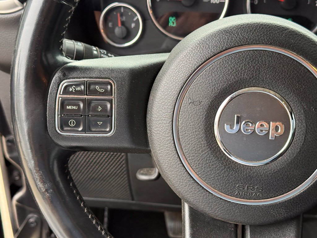 Used 2014 Jeep Wrangler Unlimited Sahara w/ Connectivity Group AWD/4WD image 15