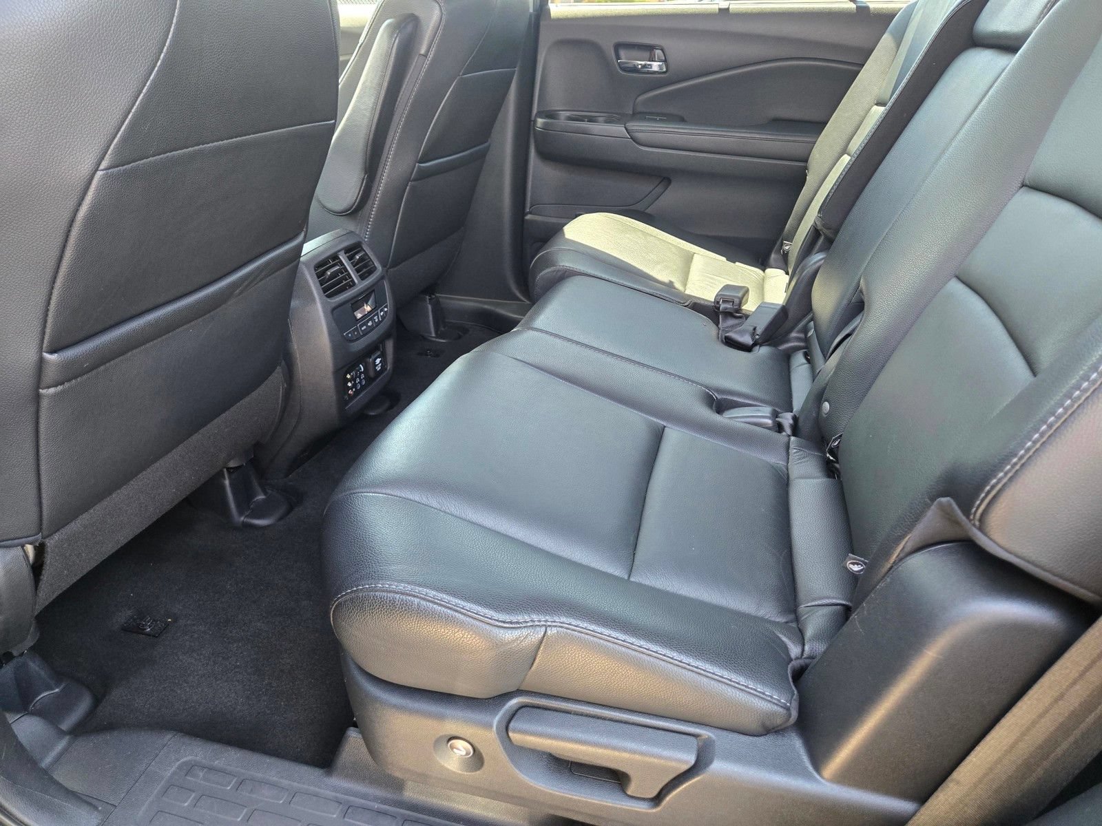 Used 2018 Honda Pilot Touring image 16