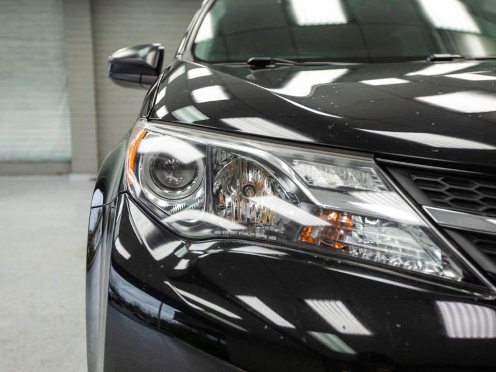 Used 2015 Toyota RAV4 LE image 9