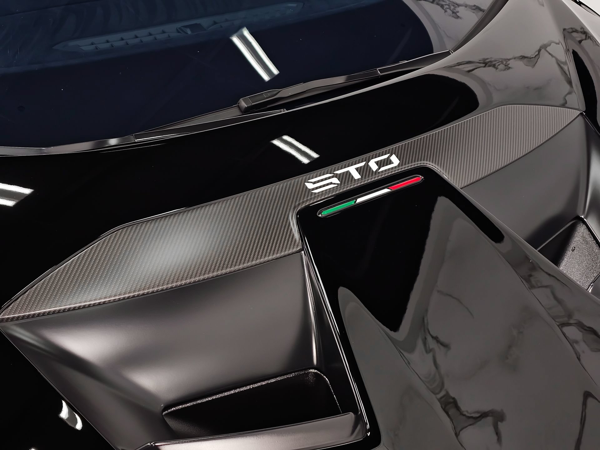 Used 2023 Lamborghini Huracan STO RWD image 16