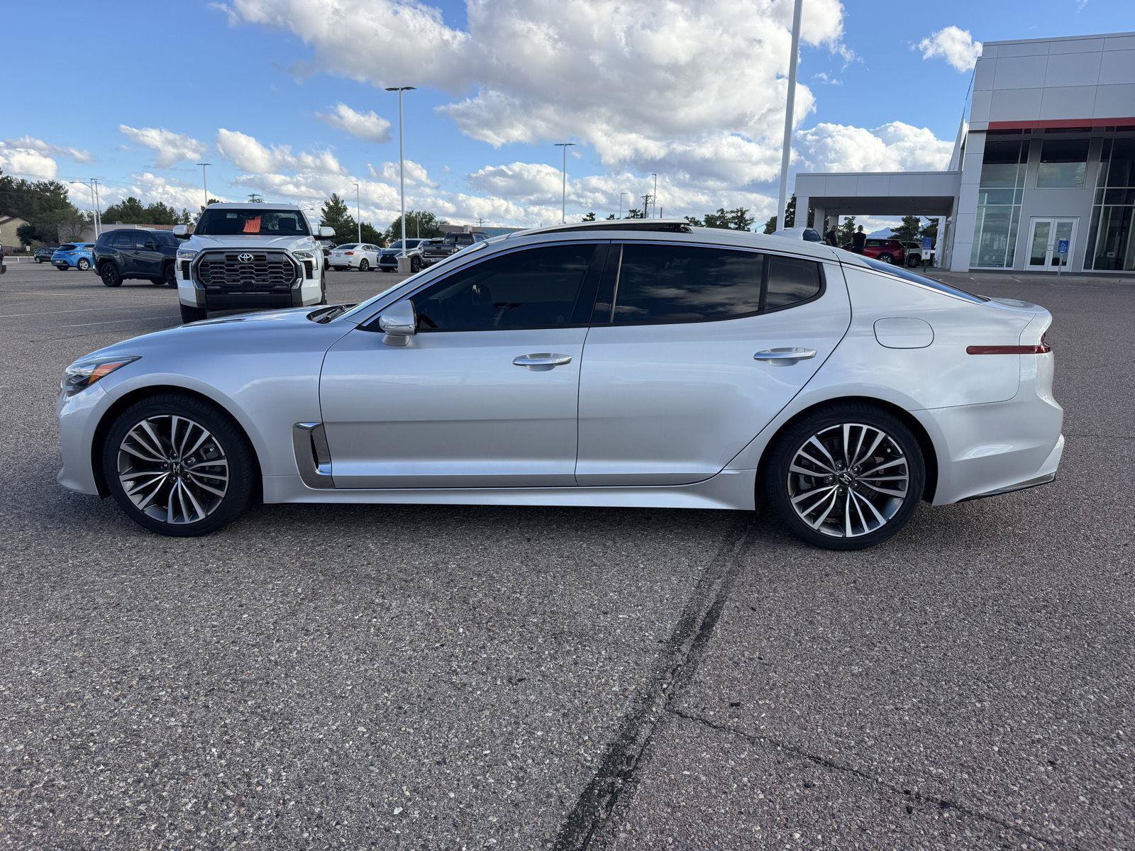 Used 2018 Kia Stinger Premium RWD image 3