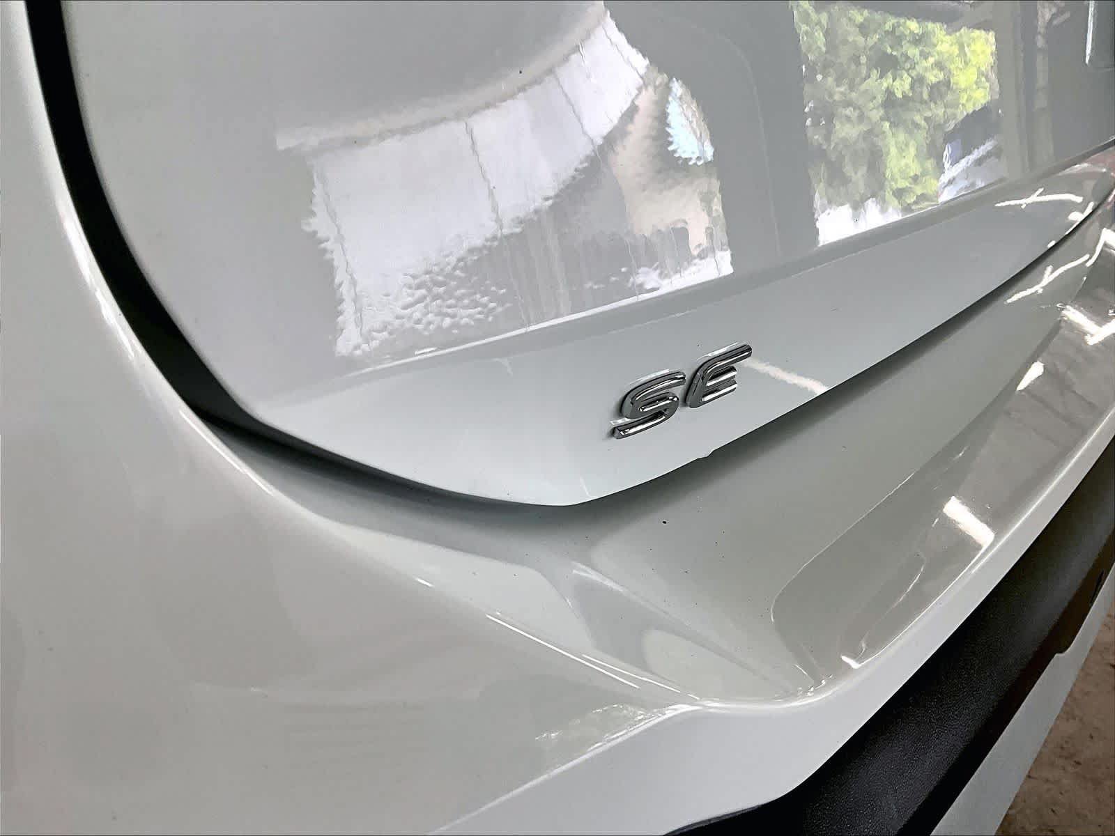 Certified 2025 Volkswagen Tiguan SE FWD image 11
