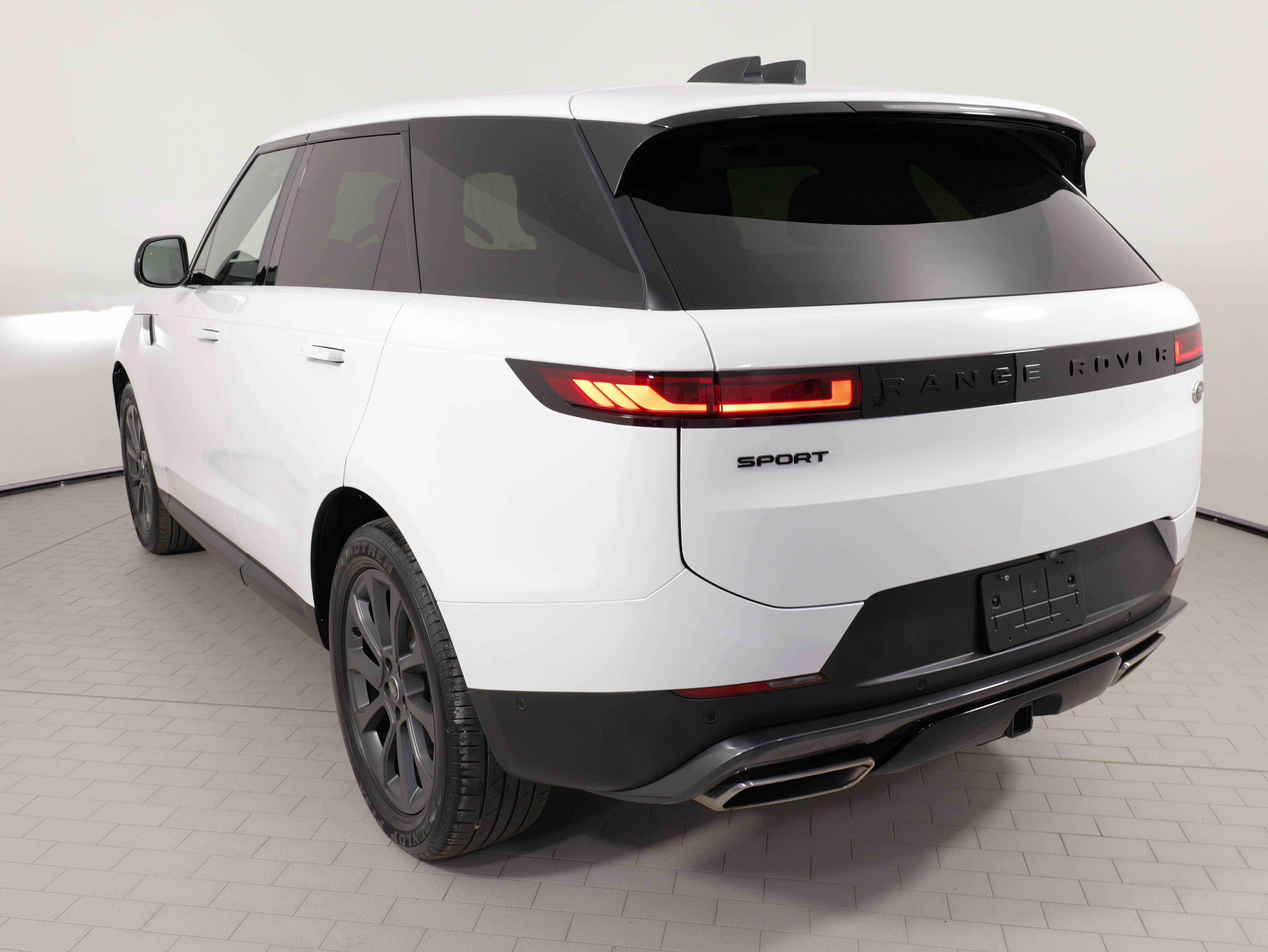 Used 2023 Land Rover Range Rover Sport SE image 13