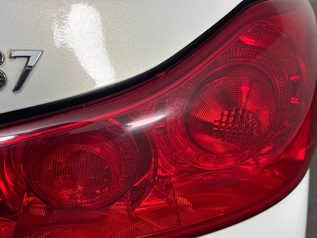 Used 2011 INFINITI G37 Convertible w/ Premium Pkg RWD image 31