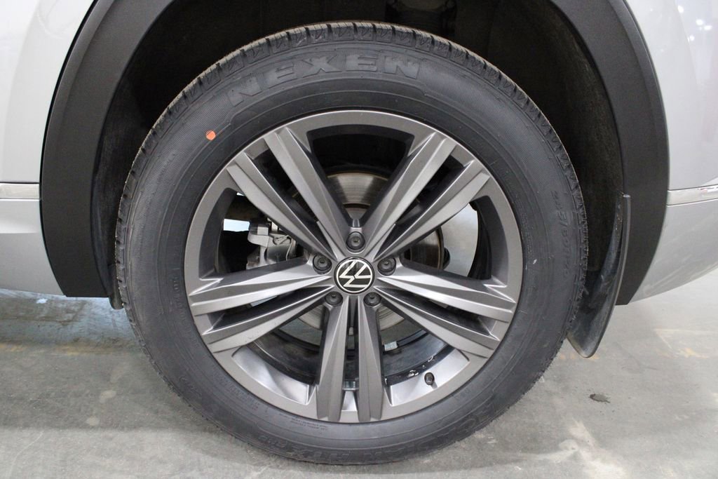 Used 2020 Volkswagen Atlas Cross Sport SE w/ Towing Package image 37