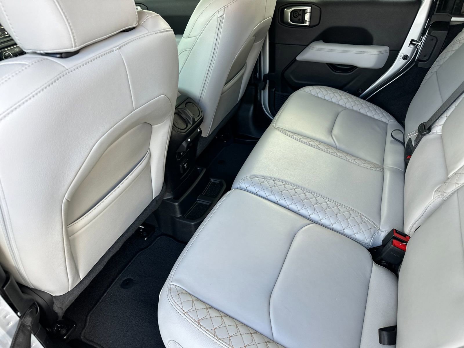 Used 2022 Jeep Wrangler Unlimited Sahara image 12