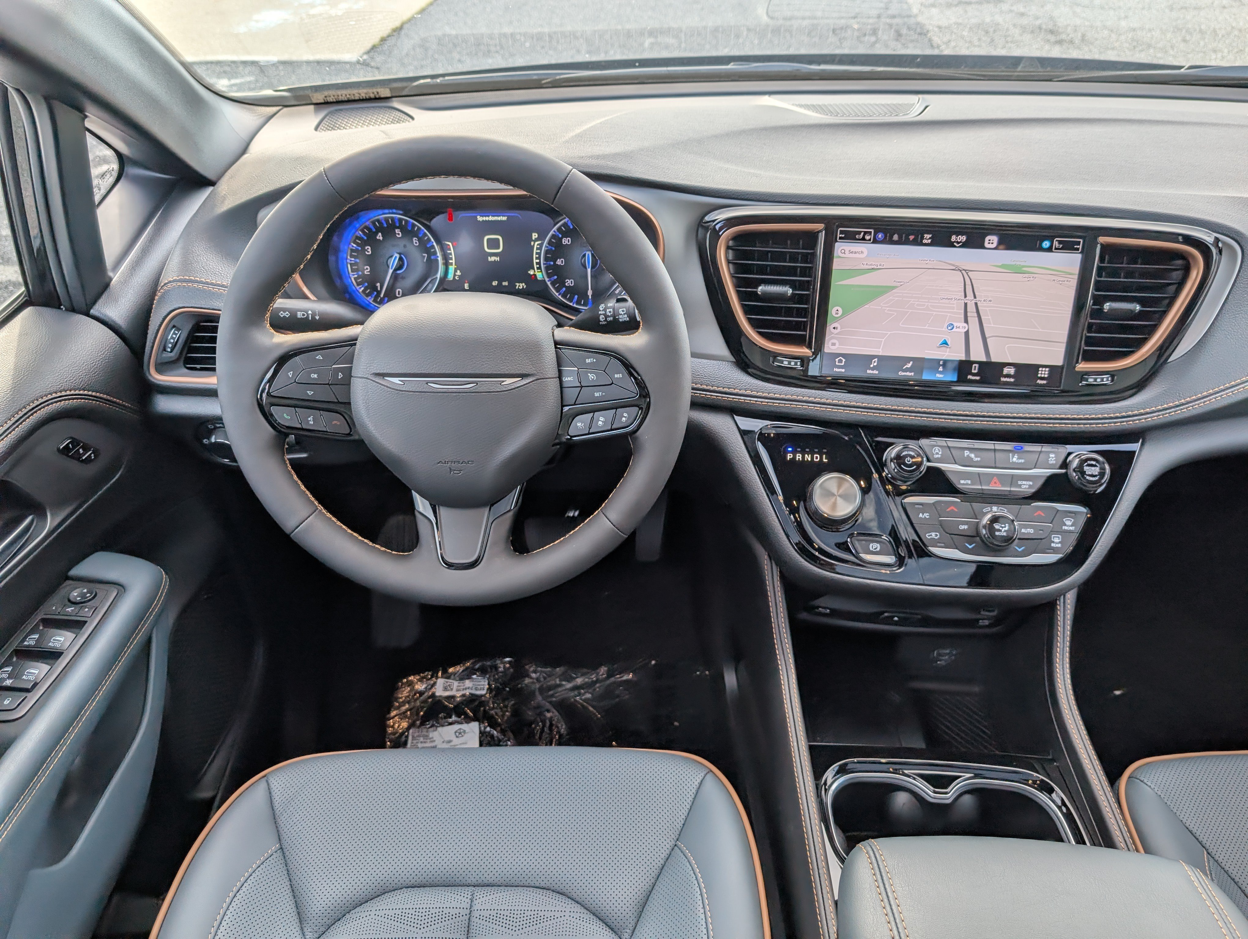 New 2027 Chrysler Pacifica Pinnacle w/ Theater Group AWD/4WD image 19