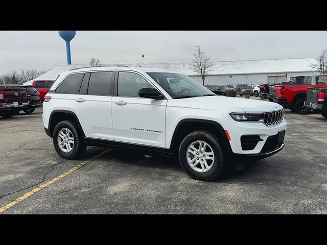 Used 2023 Jeep Grand Cherokee Laredo w/ Luxury Tech Group I AWD/4WD image 25