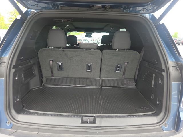 Used 2024 Chevrolet Traverse LT w/ LPO, Floor Liner Package FWD image 11