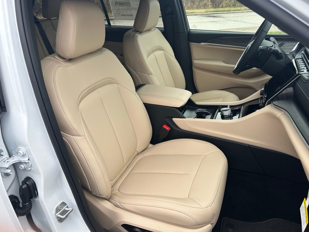 New 2025 Jeep Grand Cherokee Limited w/ Trailer Tow Package image 18