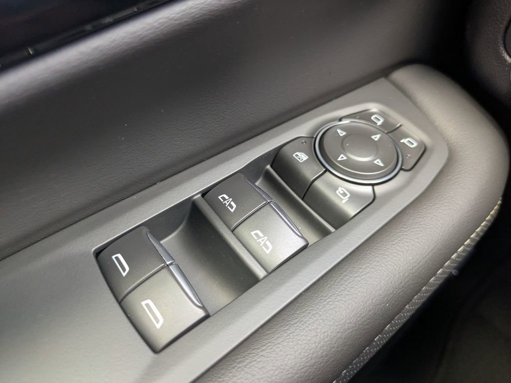 Used 2026 Chevrolet Tahoe Premier AWD/4WD image 25