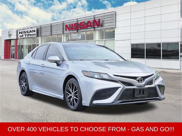 Used 2022 Toyota Camry SE image 1
