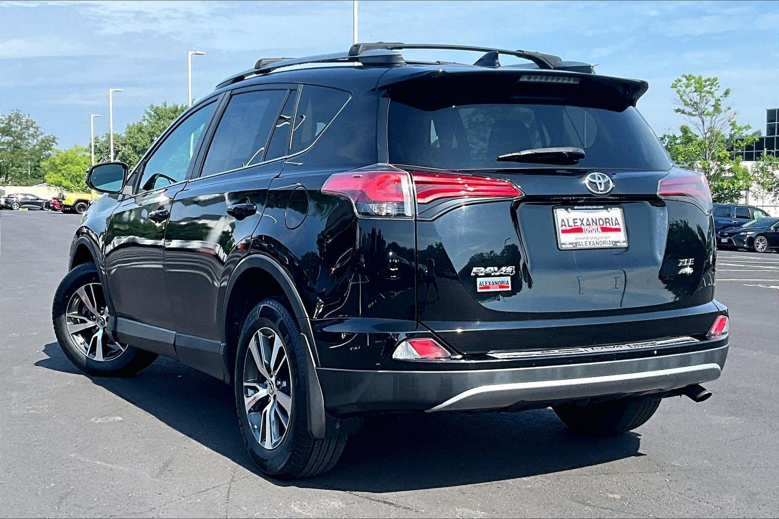 Used 2017 Toyota RAV4 XLE AWD/4WD image 11