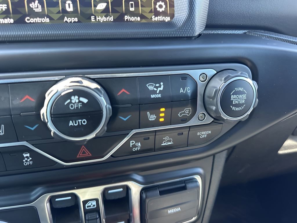 Used 2021 Jeep Wrangler Unlimited Rubicon 4xe w/ Steel Bumper Group image 19