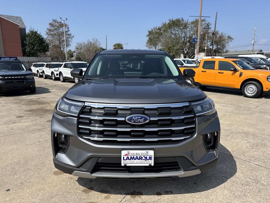 New 2026 Ford Explorer Active w/ Active Comfort Package image 2