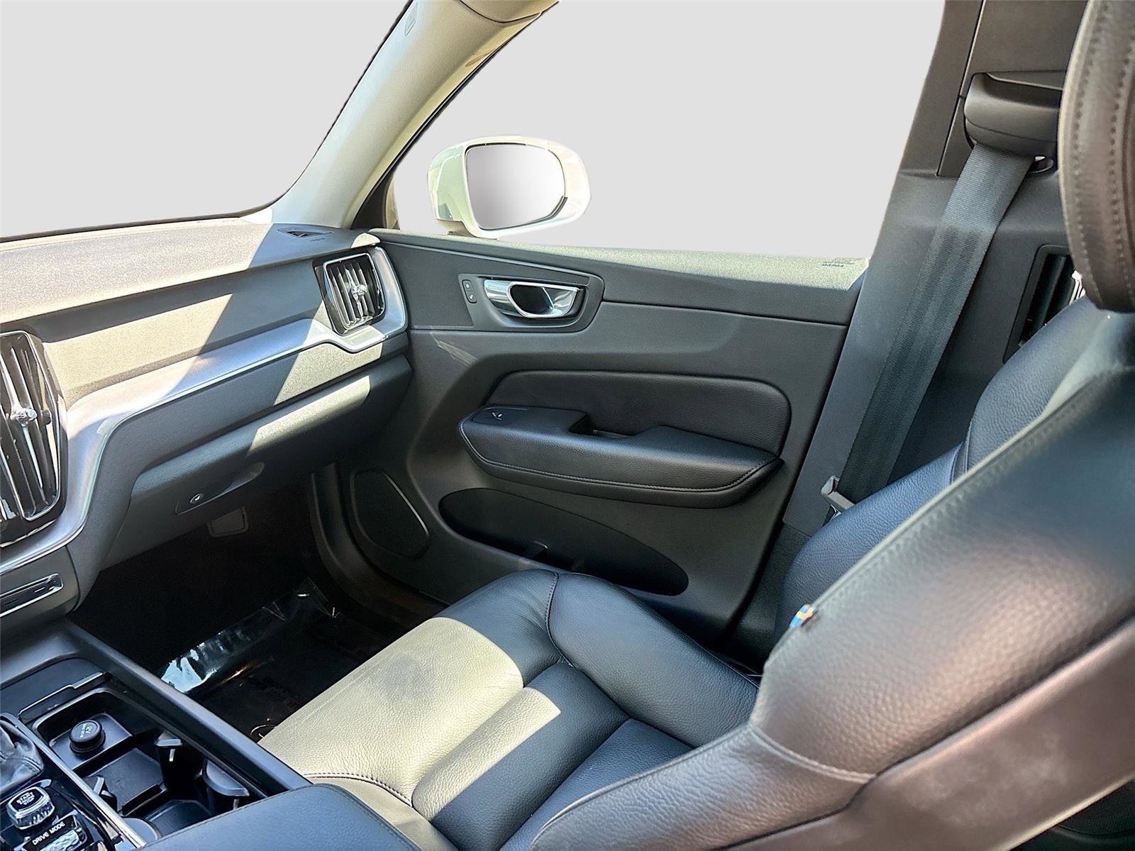 Used 2020 Volvo XC60 T6 Momentum AWD/4WD image 27