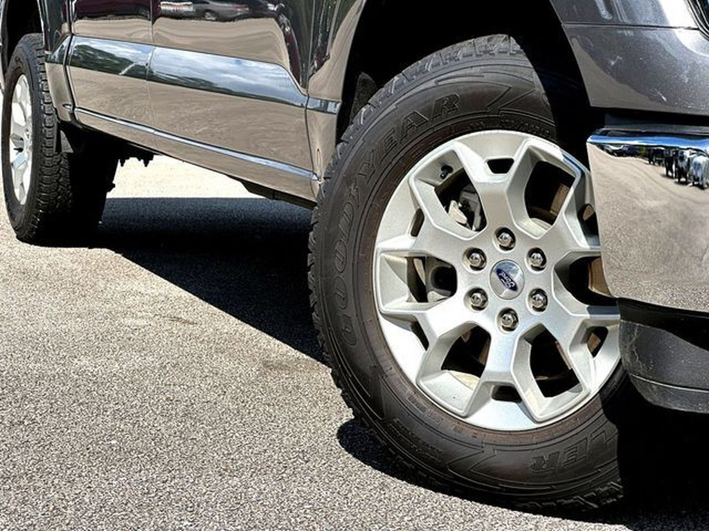 Used 2023 Ford F150 XLT AWD/4WD image 2