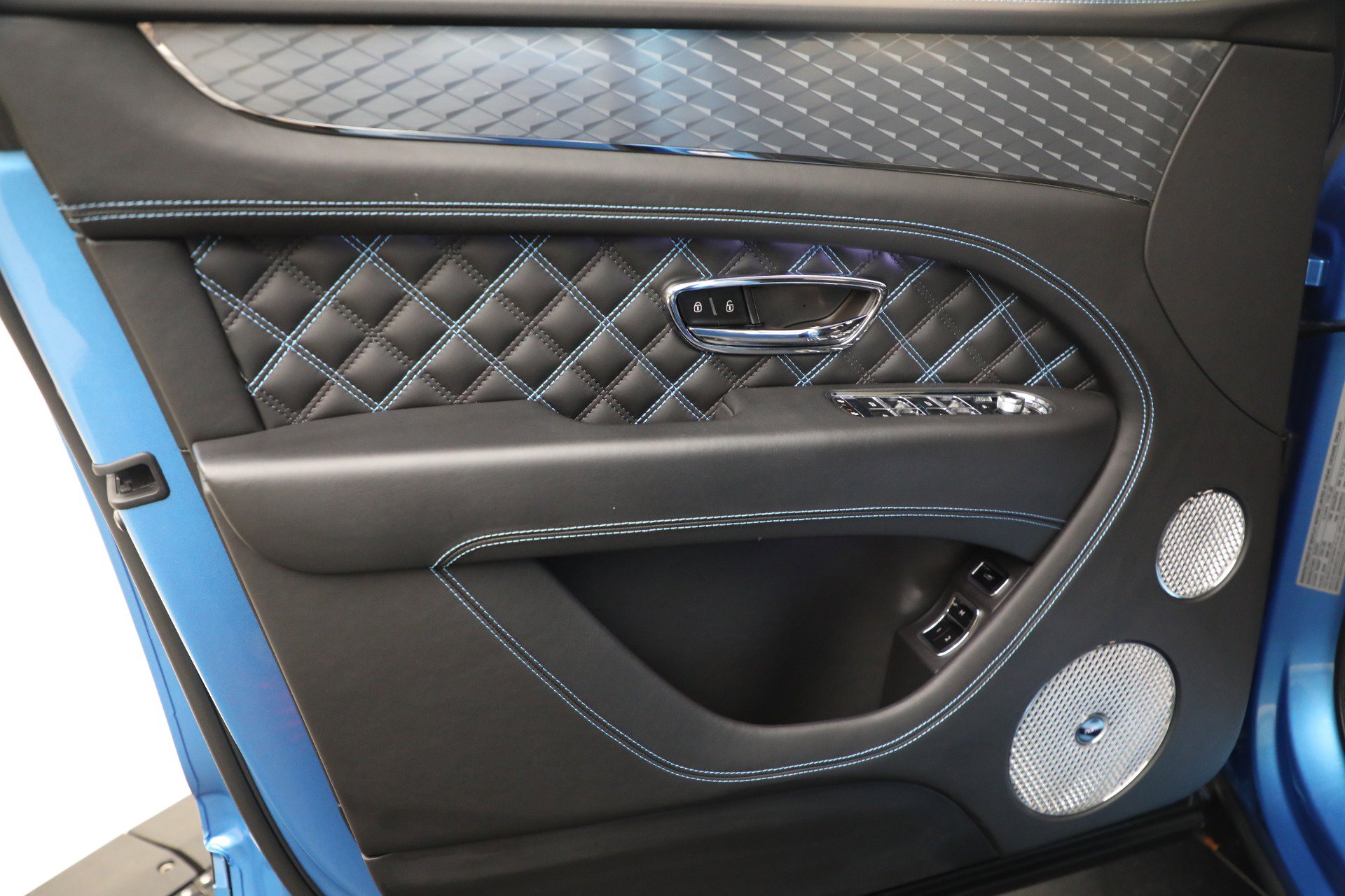 Certified 2021 Bentley Bentayga image 17