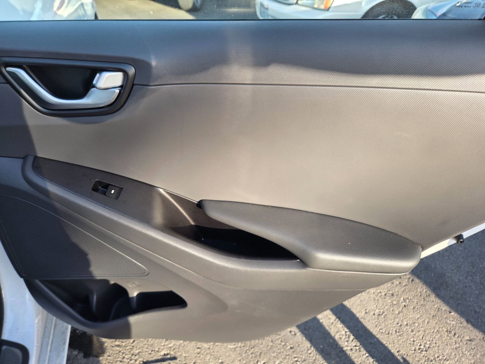 Used 2019 Hyundai Ioniq Limited image 12