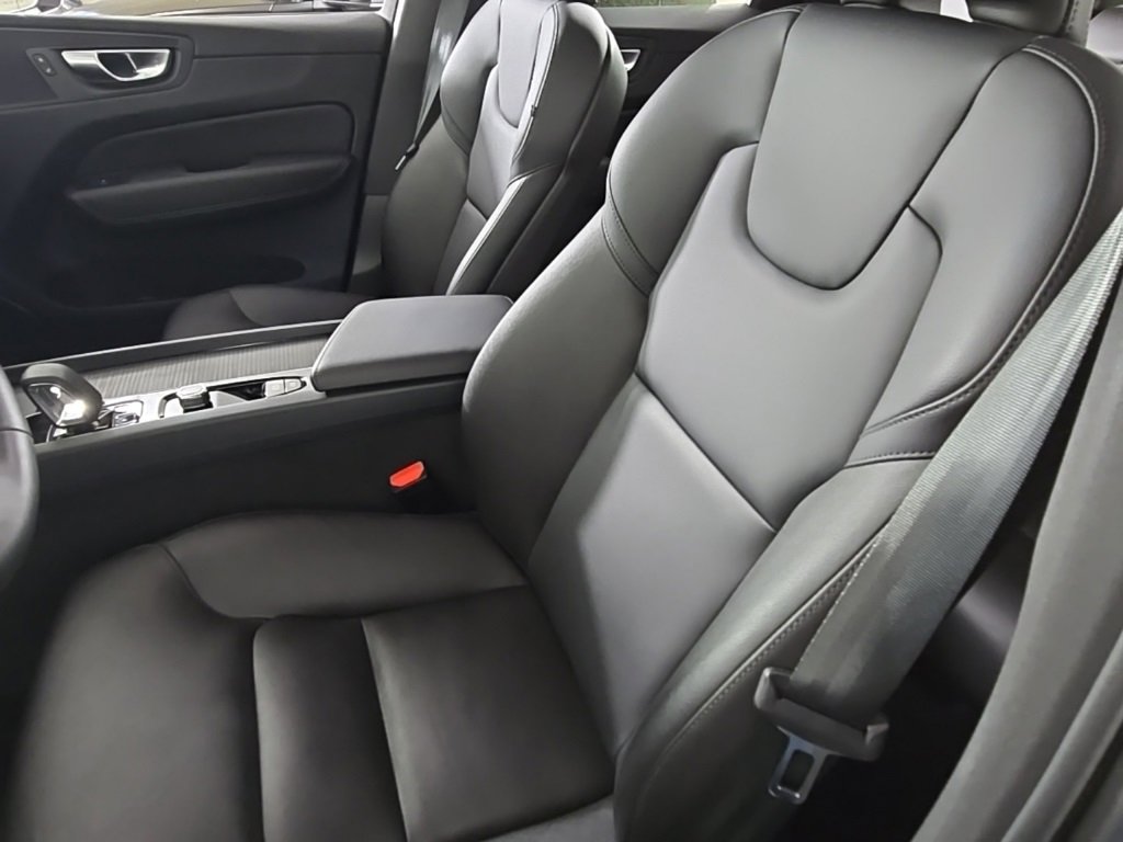 Used 2024 Volvo XC60 B5 Core w/ Protection Package Premier image 18