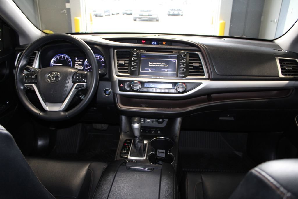 Used 2019 Toyota Highlander XLE image 26