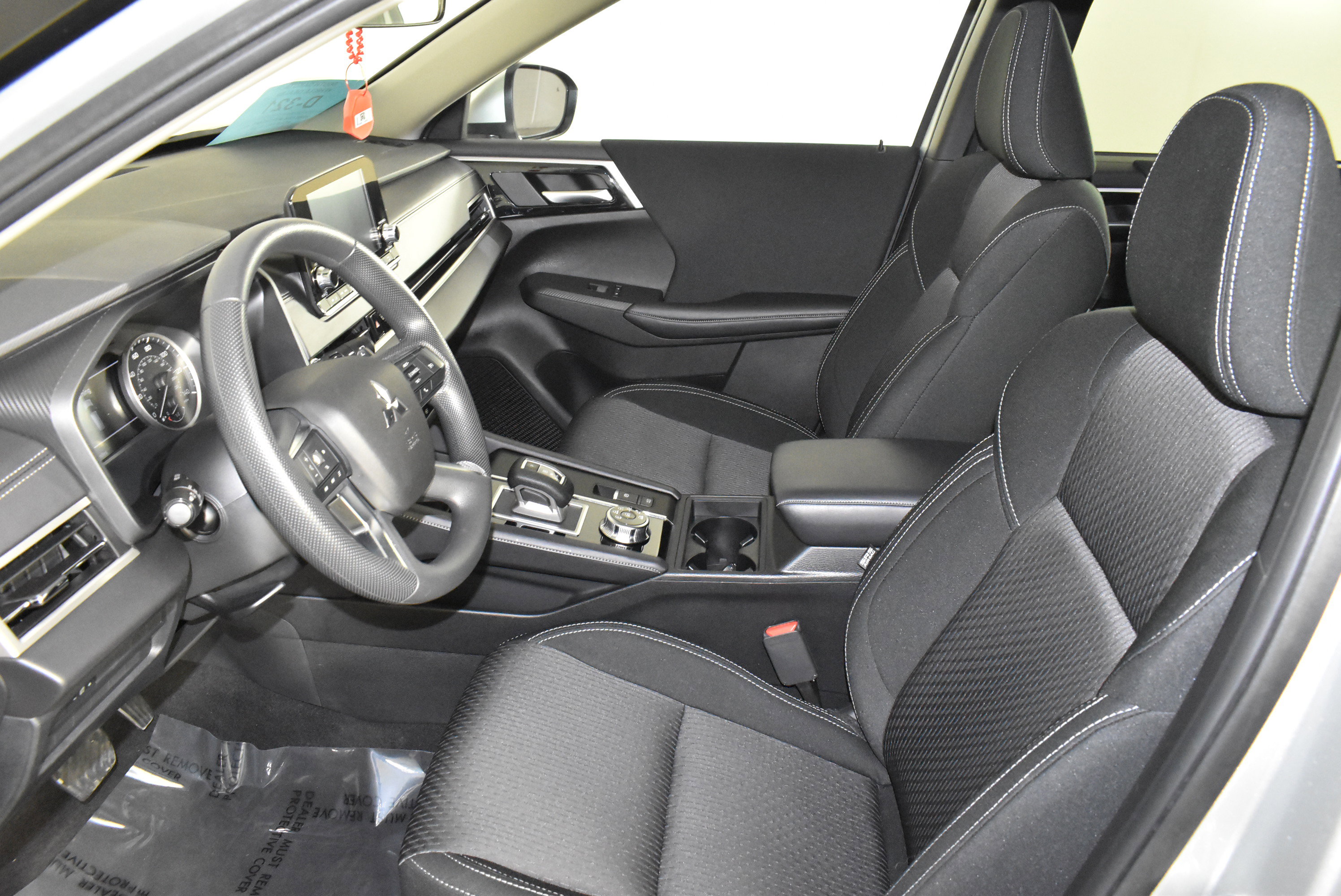 Used 2024 Mitsubishi Outlander ES image 38