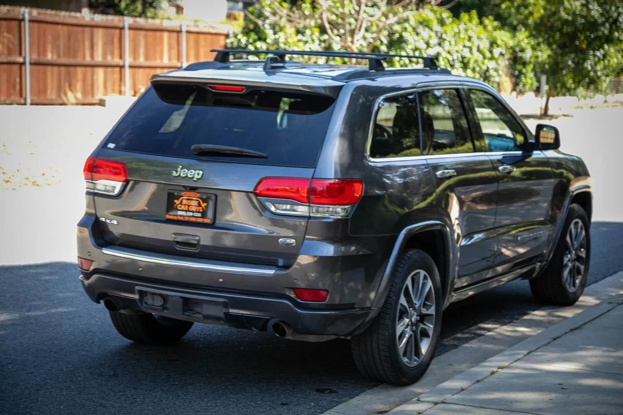 Used 2017 Jeep Grand Cherokee Overland image 4