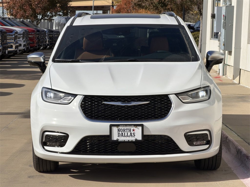New 2026 Chrysler Pacifica Pinnacle image 3