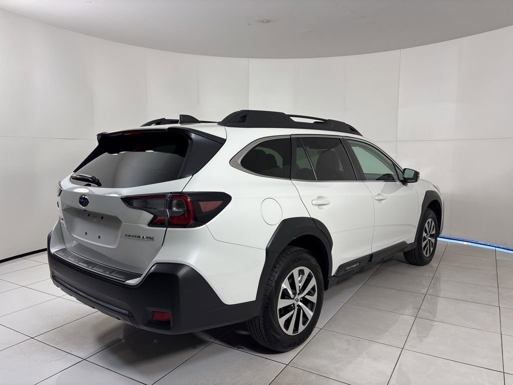 Used 2025 Subaru Outback Premium image 5