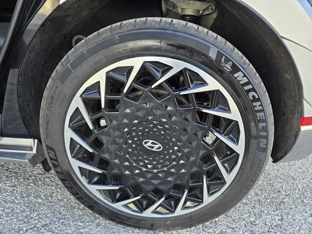 Used 2024 Hyundai Ioniq 5 Limited image 13