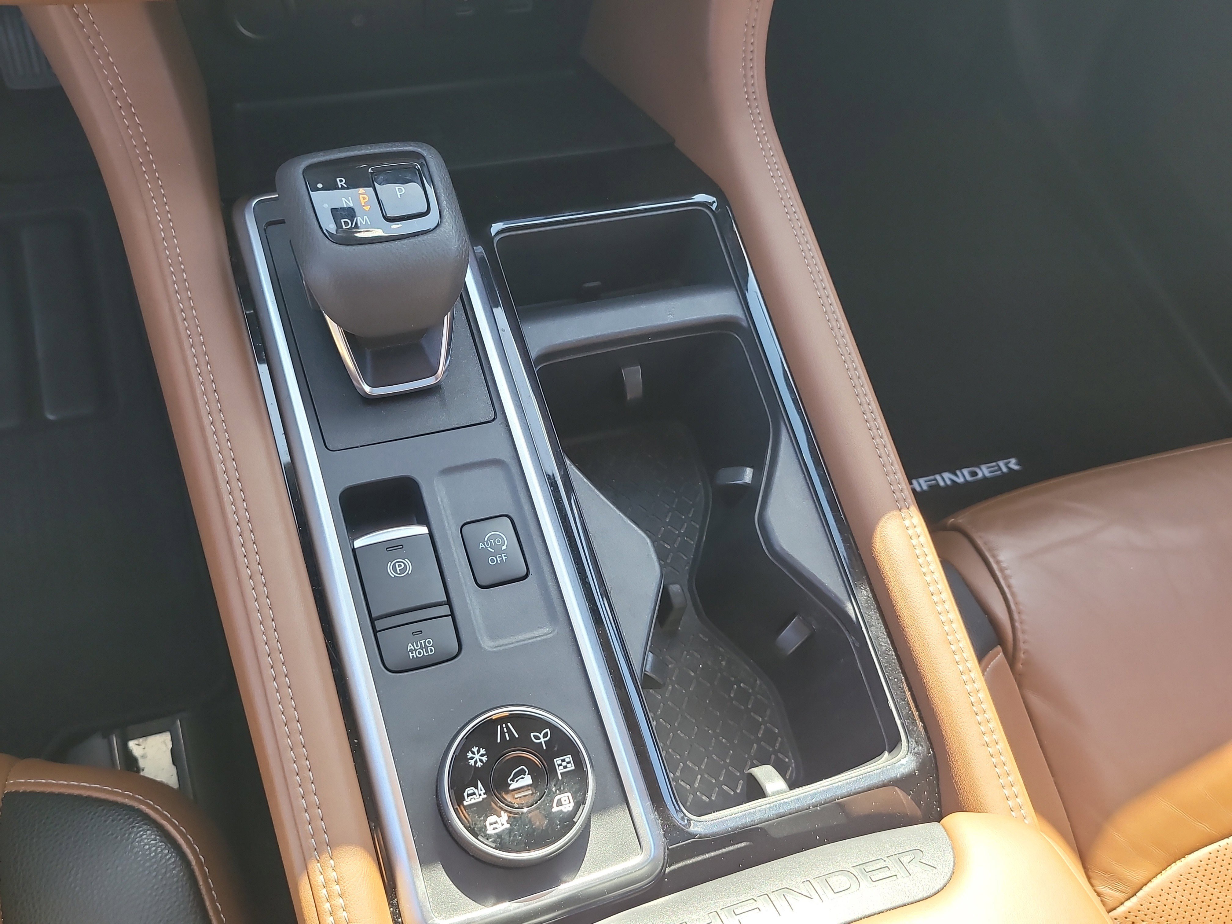 Used 2022 Nissan Pathfinder Platinum w/ Cargo Package image 27