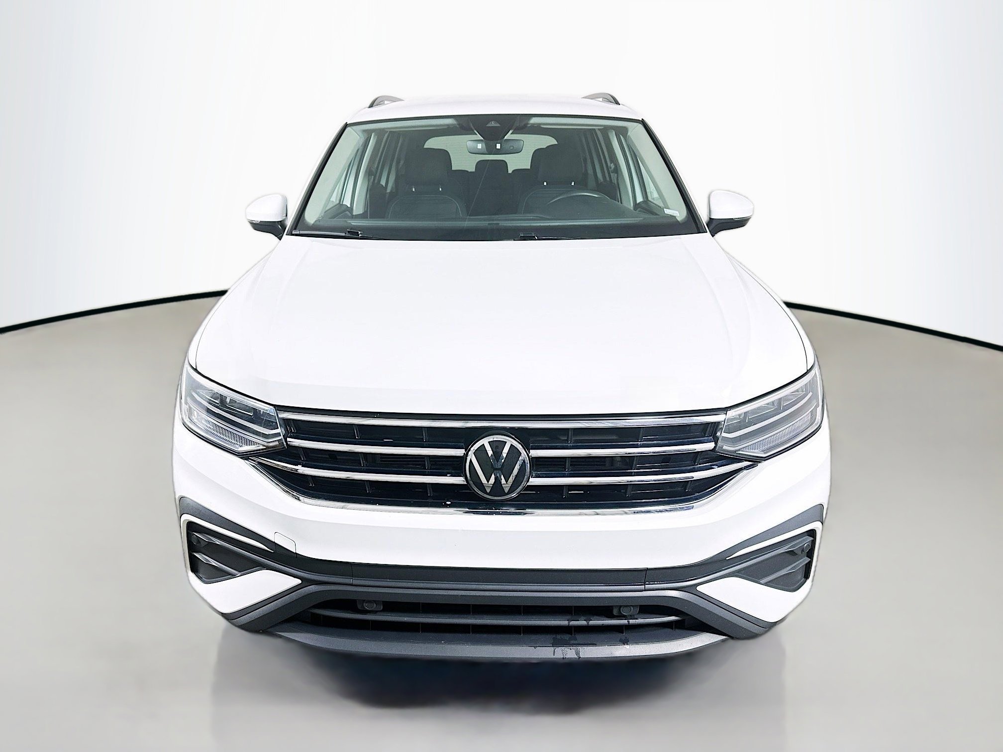 Used 2024 Volkswagen Tiguan S image 2
