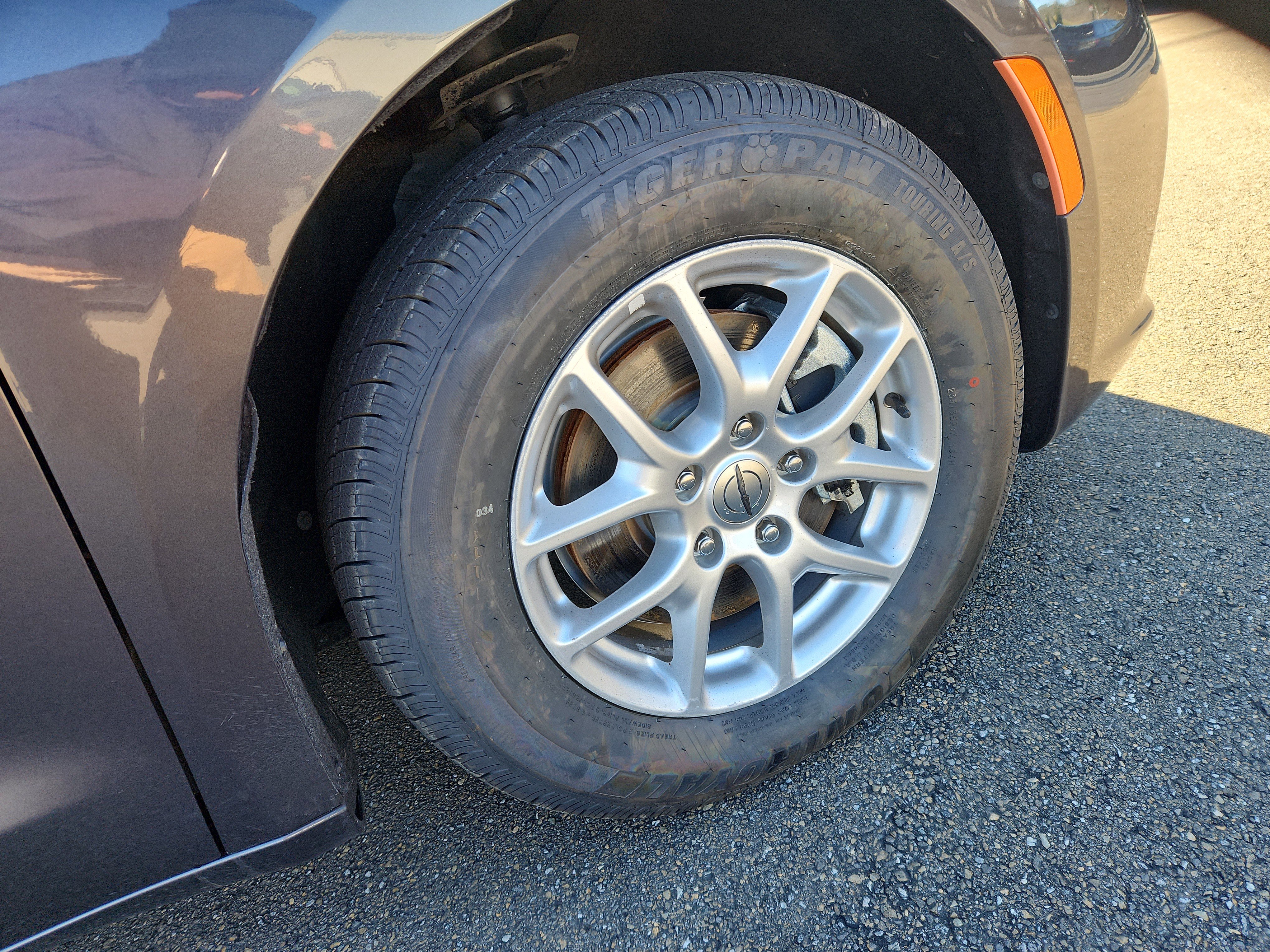 Used 2023 Chrysler Pacifica Touring-L image 41