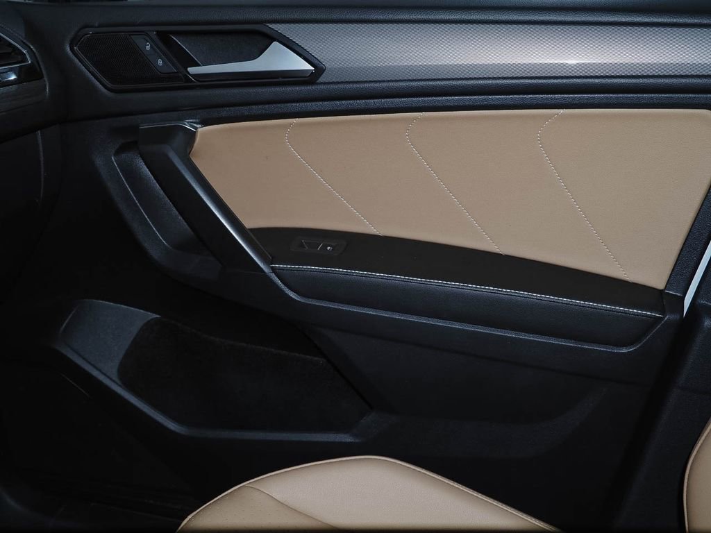 Used 2022 Volkswagen Tiguan SE w/ Panoramic Sunroof Package image 20