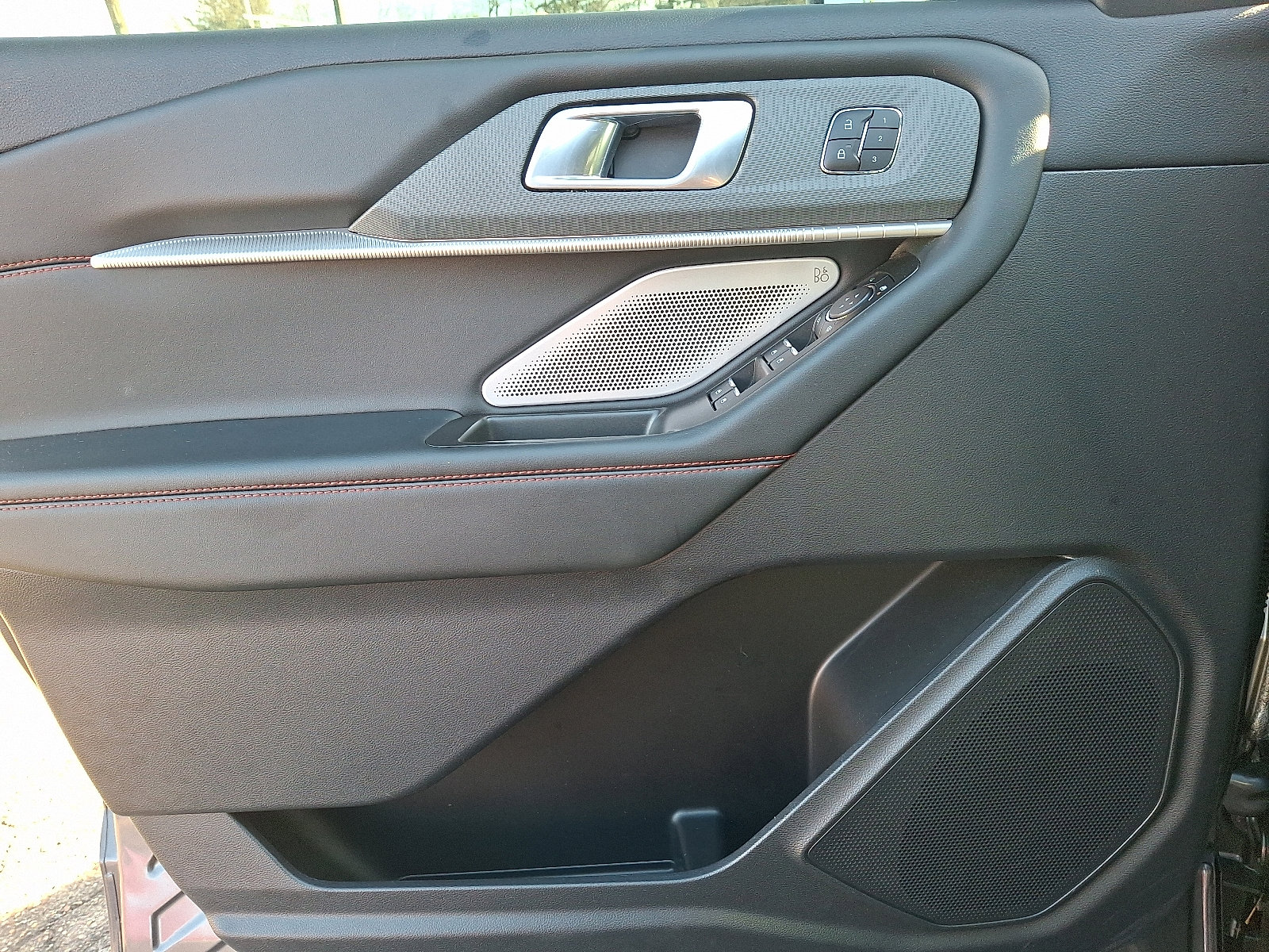 Certified 2025 Ford Explorer ST AWD/4WD image 13