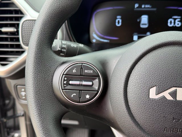 Used 2025 Kia Soul LX w/ LX Technology Package FWD image 15
