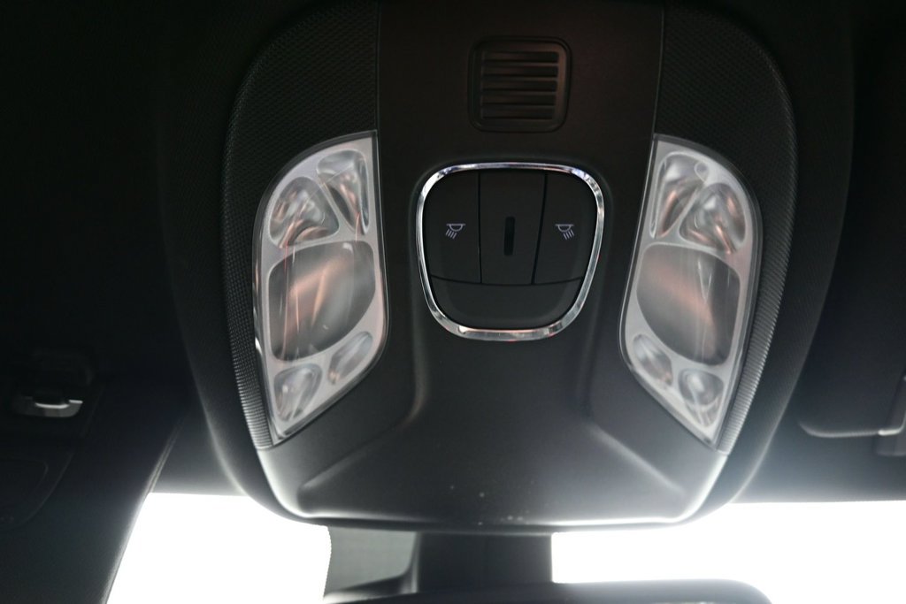 Used 2024 Jeep Compass Latitude AWD/4WD image 17