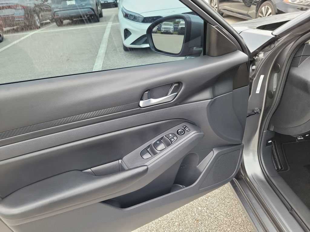 Used 2022 Nissan Altima 2.5 S FWD image 18