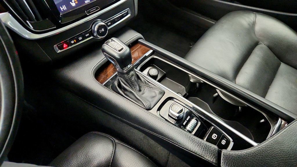 Used 2018 Volvo S90 T5 Momentum w/ Convenience Package image 17