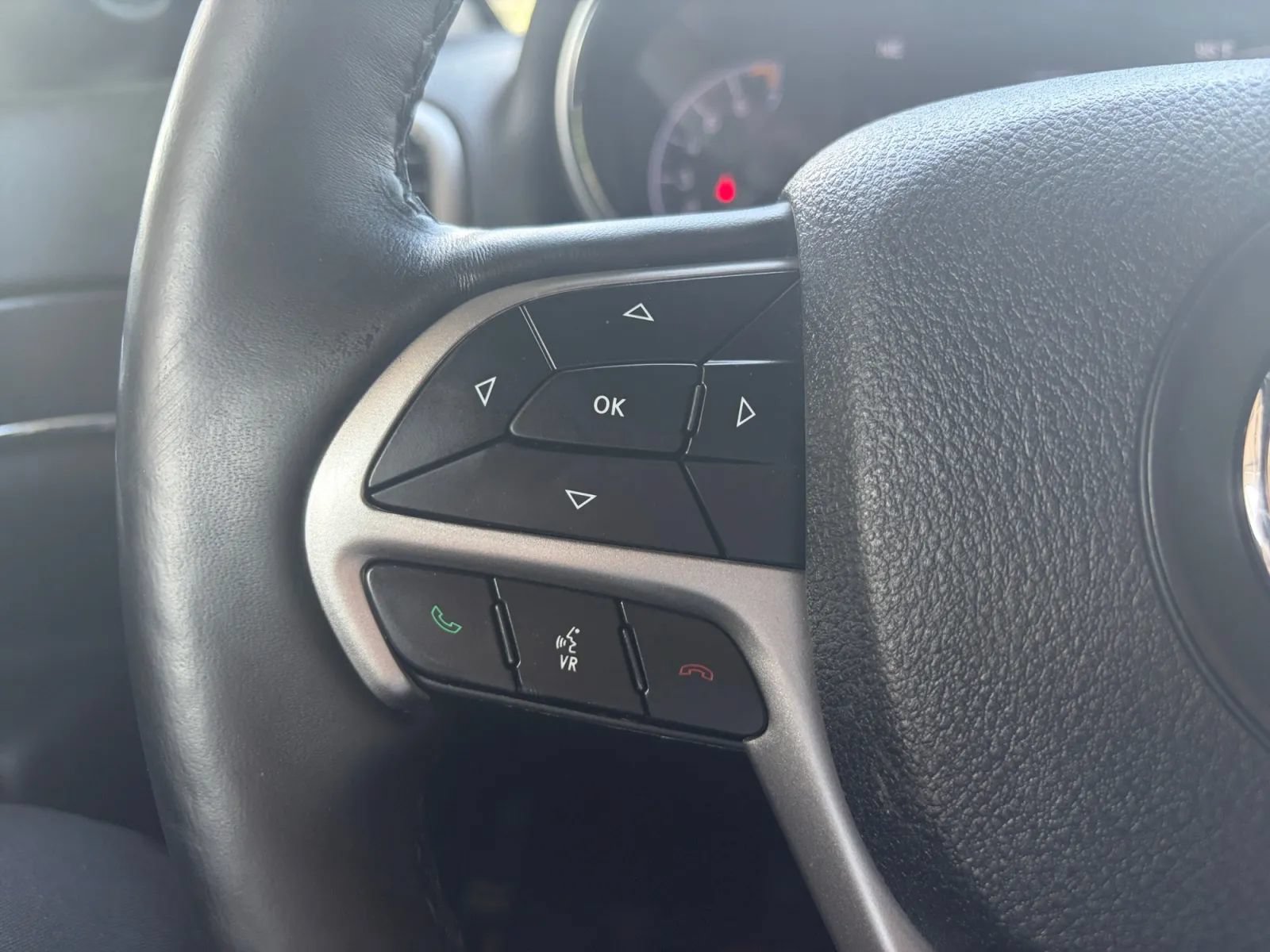 Used 2018 Jeep Grand Cherokee Limited AWD/4WD image 30