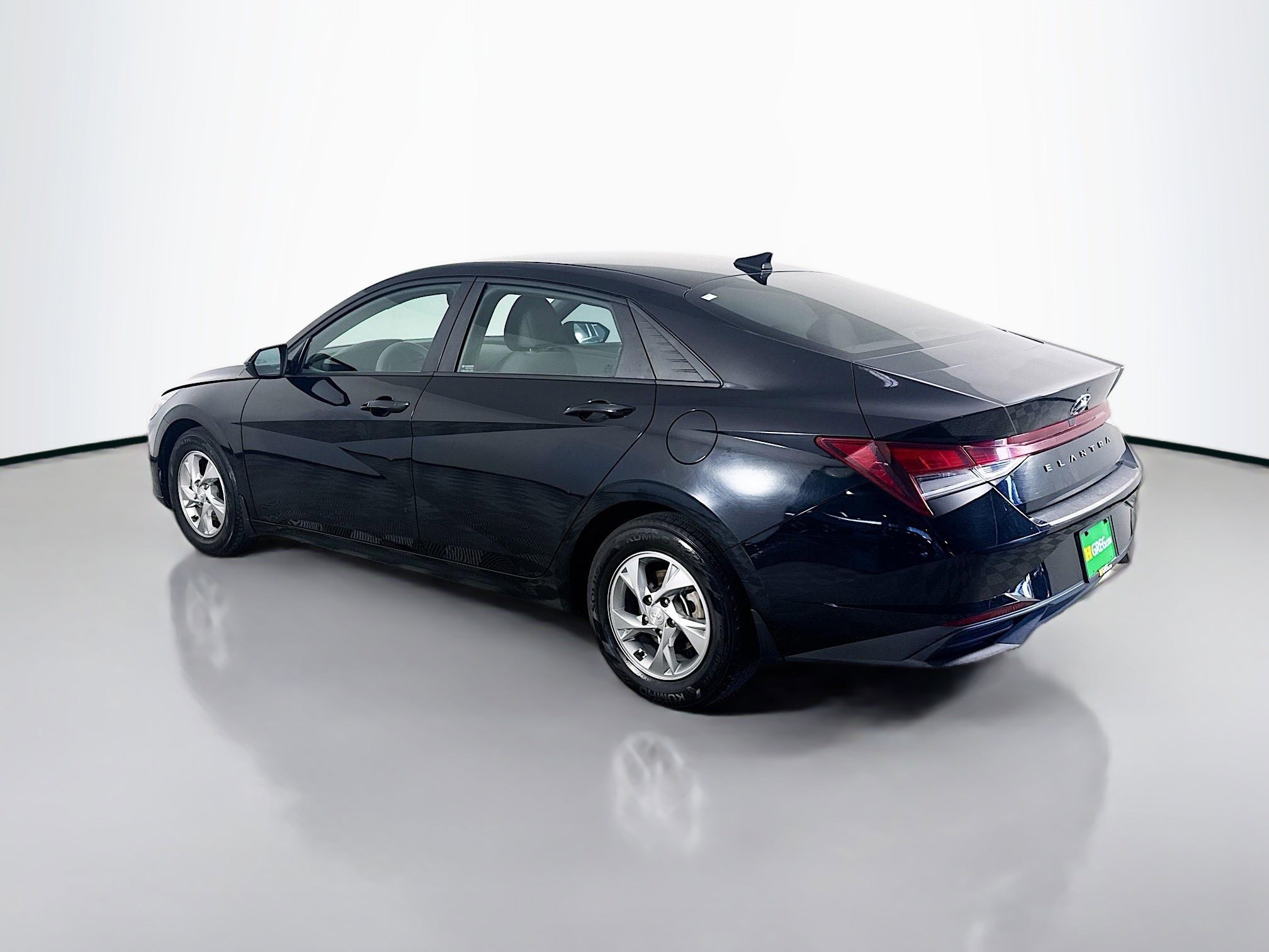 Used 2023 Hyundai Elantra SE image 7