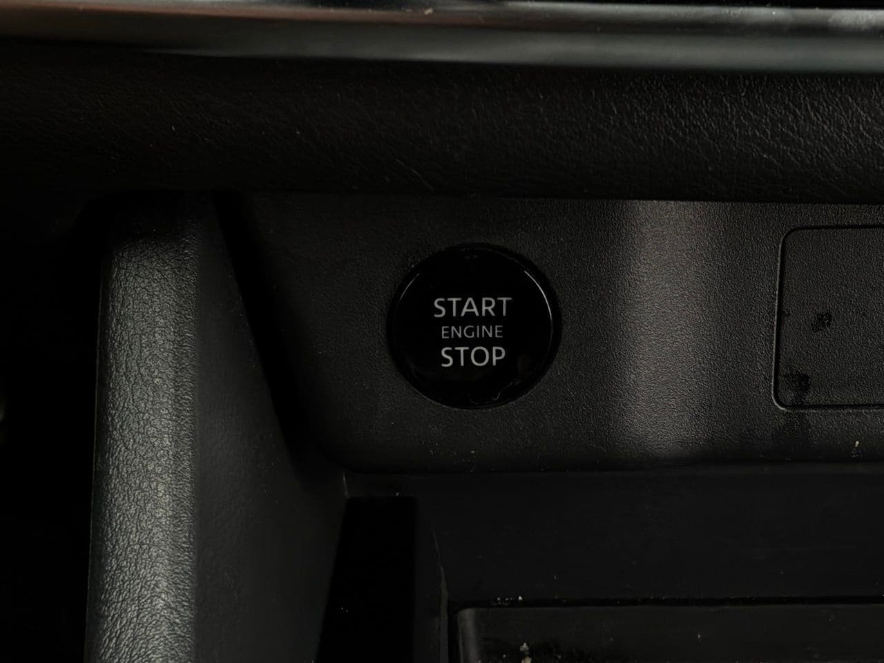 Used 2025 Nissan Rogue SV image 26