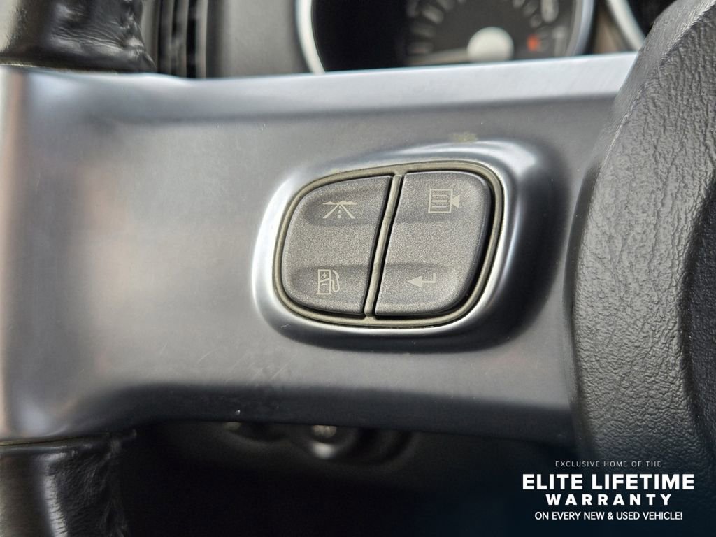 Used 2005 Chevrolet SSR w/ Preferred Equipment Group RWD image 24