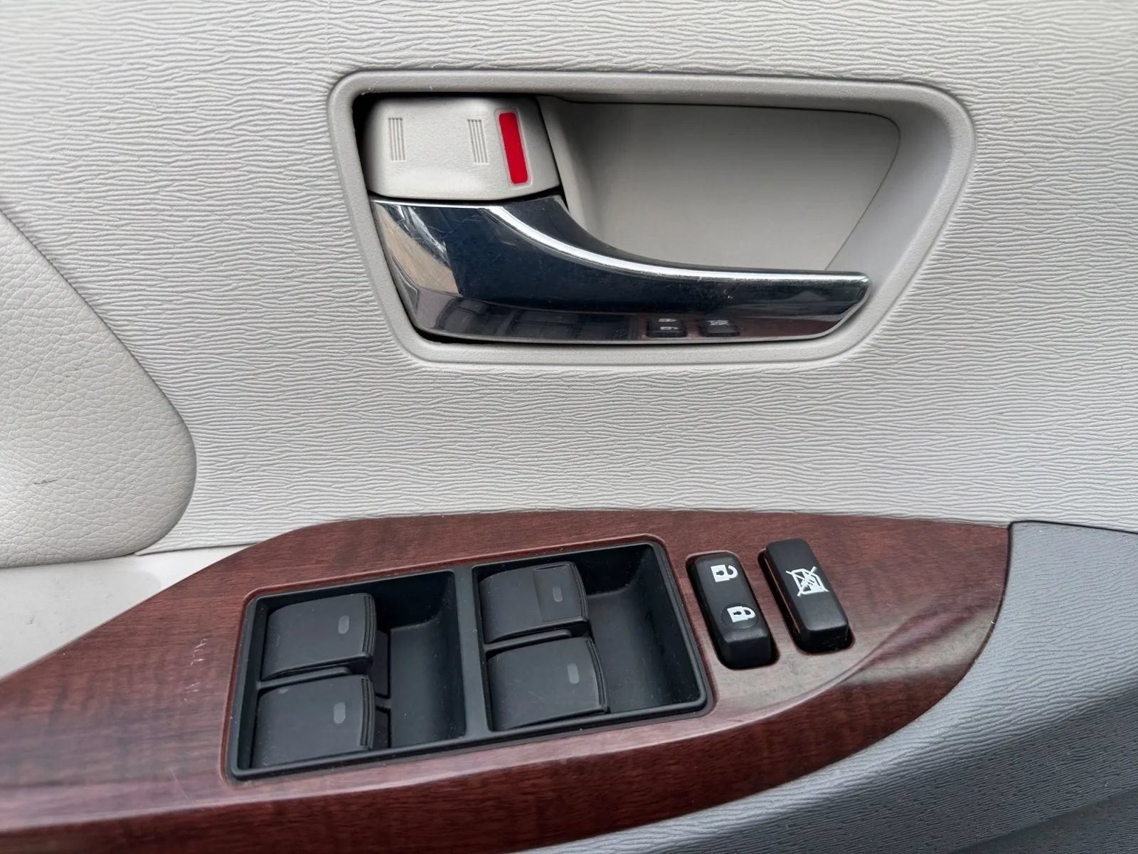 Used 2012 Toyota Sienna XLE w/ Entertainment Pkg FWD image 15