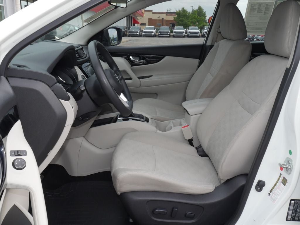 Used 2020 Nissan Rogue Sport SV FWD image 29