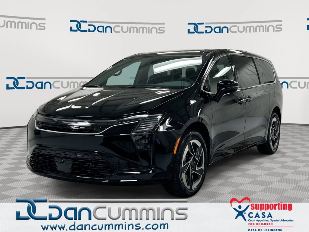 New 2027 Chrysler Pacifica Limited w/ Family Tech Group
